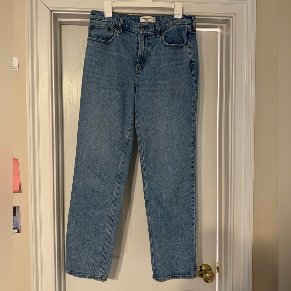 Abercrombie and Fitch Straight Mid Rise jeans size 30